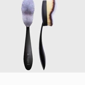 IT Cosmetics Dual-Ended Makeup Brush - Black and Cream